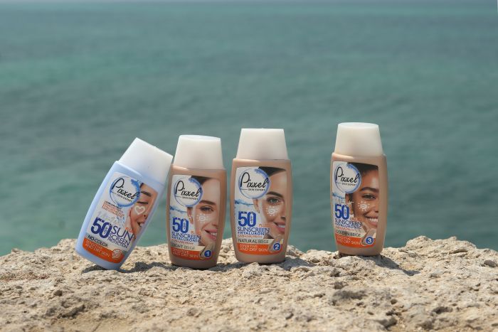 کرم ضد آفتاب رنگی بژ طبیعی مناسب پوست خشک و نرمال تا حساس پیکسل با SPF50